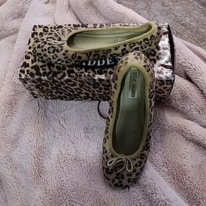 Steve Madden leopard flats Size 7